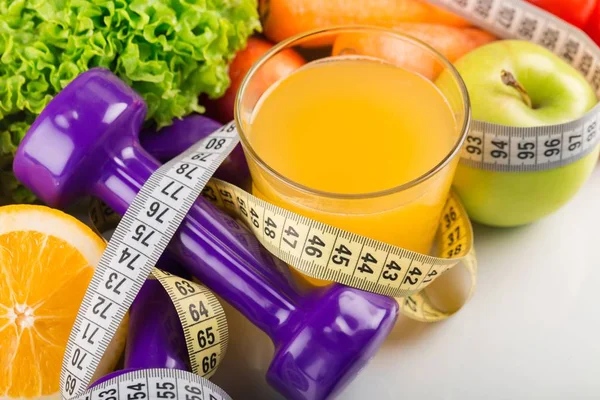 taze meyve suyu tablo arka plan üzerinde Close-Up