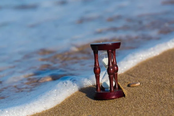 모래 모래 시계에서 실행 — 스톡 사진