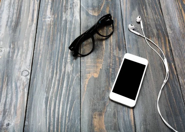 son moda gözlük ve smartphone