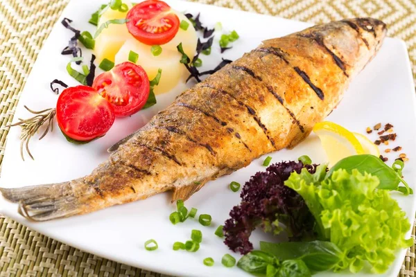 Sebze, yakından görmek ile ızgara balık 