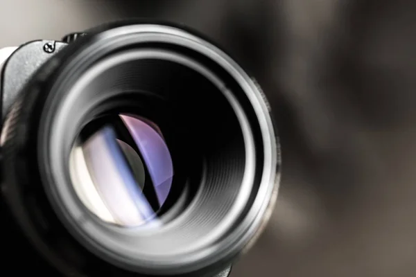 Объектив камеры с отражением объектива — стоковое фото