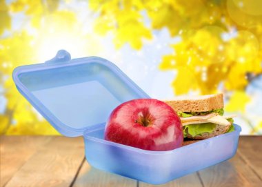 Okul Öğle Yemeği kompozisyon