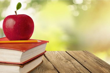 Renkli kitap yığını