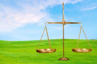 Hukuk çimlere Terazi