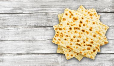 Matzahs. Yahudi Fısıh matzah beyaz izole