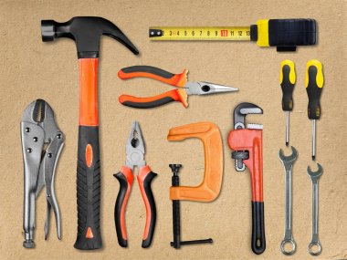 İzole kahverengi zemin üzerine çeşitli oluşturma araçları