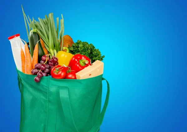 Bolsa de compras con productos de alimentación — Foto de Stock