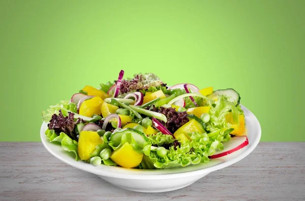 Insalata fresca con verdure — Foto Stock