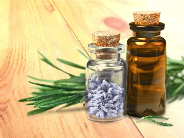 Flores de lavanda y aceite — Foto de Stock