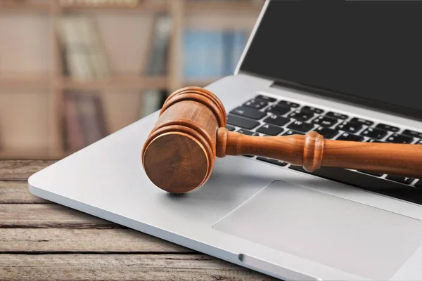 Gavel Laptop Keyboard Close View — Stock Photo, Image