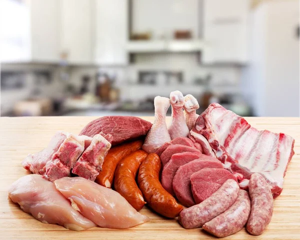 Fatias de carne crua — Fotografia de Stock