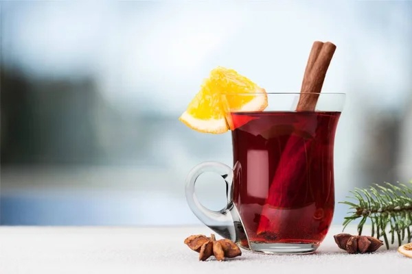 Tasse leckeren Glühwein — Stockfoto