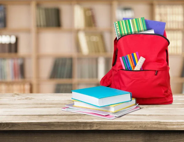 Mochila escolar con papelería —  Fotos de Stock