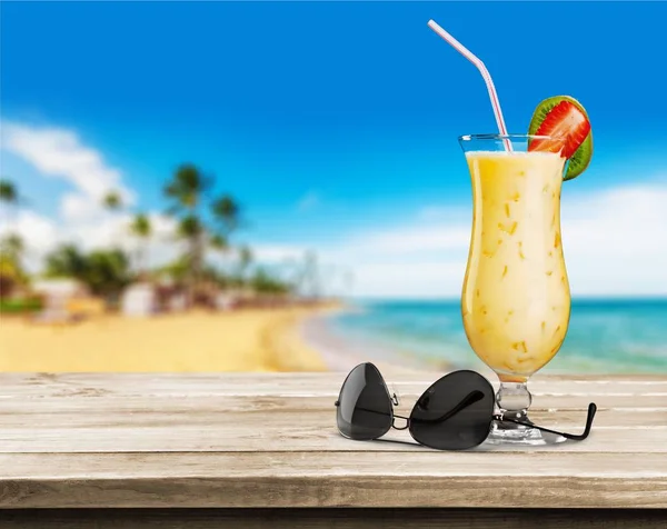 Fresh exotic cocktail on the beach — Stock Photo, Image