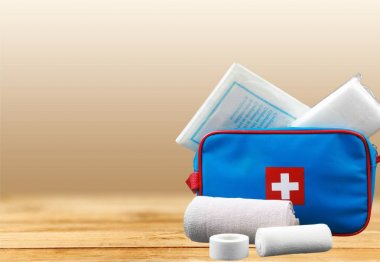 ilk yardım kiti ile tıbbi malzeme