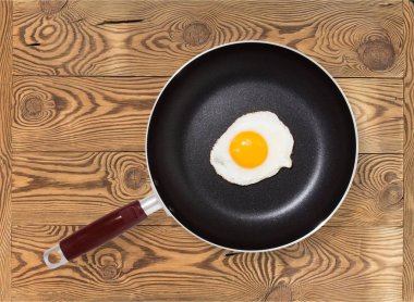 Tavada kızarmış yumurta.