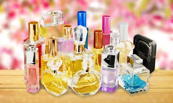 Aromatische parfumflesjes — Stockfoto