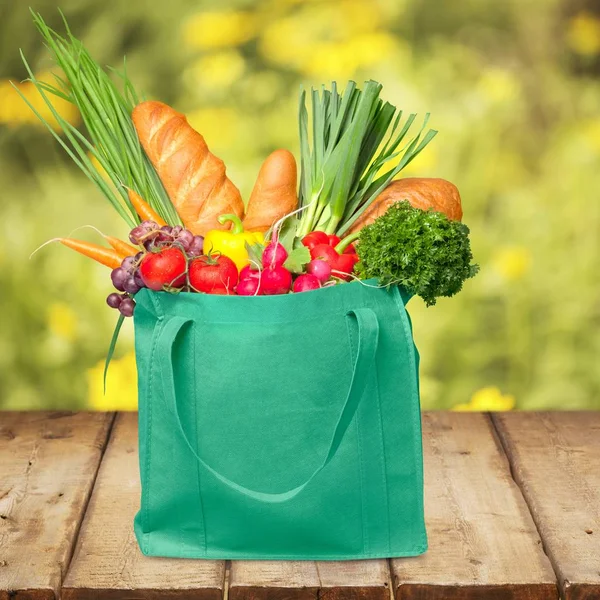 bakkal ürünleri ile alışveriş çantası