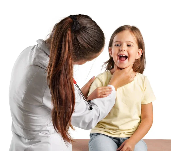 Médico joven con niña —  Fotos de Stock