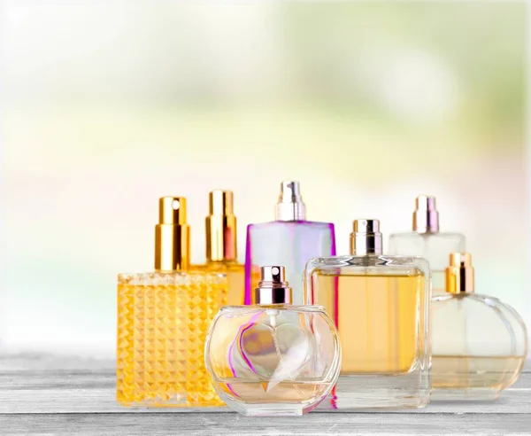 Frascos aromáticos de perfume — Foto de Stock