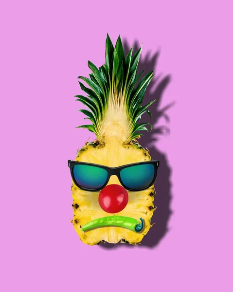 Ananas con gli occhiali da sole — Foto Stock