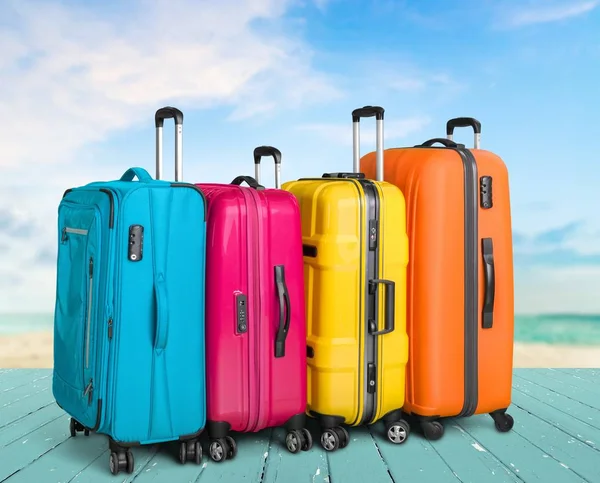 Güzel renkli bavul — Stok fotoğraf