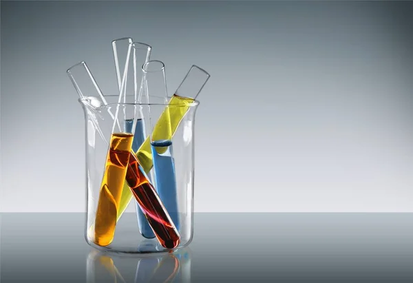 Скляні Лабораторні Колби Легкому Столі — стокове фото