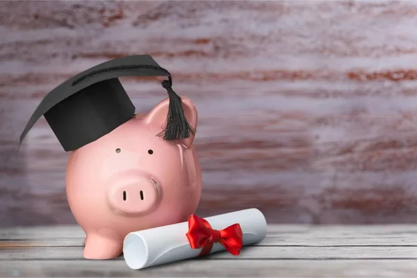 卒業帽子で貯金 — ストック写真
