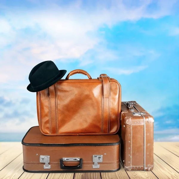 Stos starych walizek — Zdjęcie stockowe