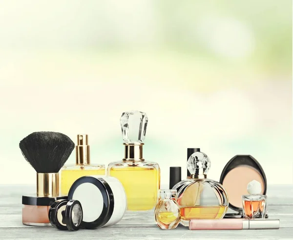Bouteilles de parfum aromatiques — Photo
