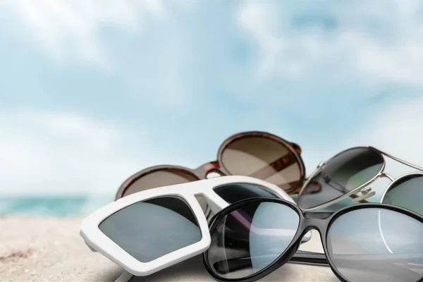 여름 선글라스의 더미 — 스톡 사진