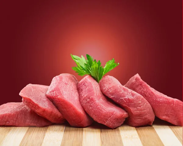 Plasterki surowe mięso — Zdjęcie stockowe