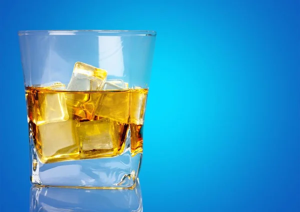 Glass of whiskey and ice — Stock Photo, Image