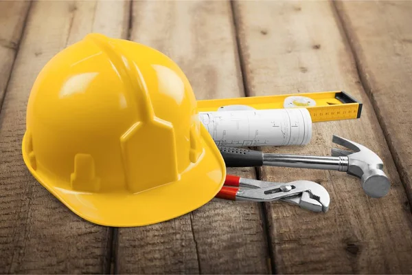 ekipman ile sarı kask