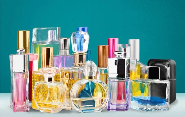 Frascos aromáticos de perfume —  Fotos de Stock