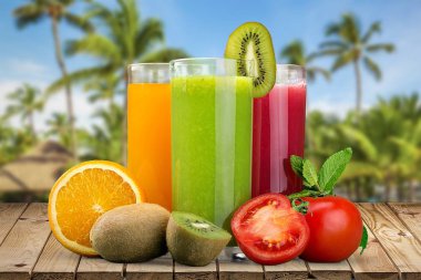 taze meyve suyu bir bardak 