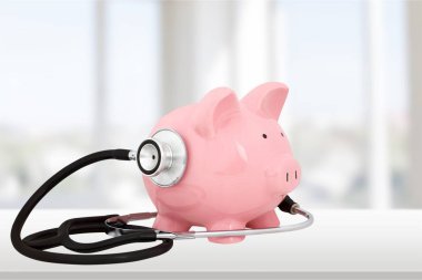 Steteskoplu kumbara.