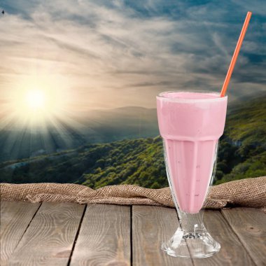 bardak çilek smoothie 