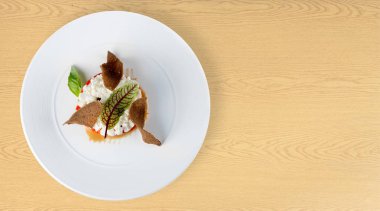 sandviç domates ve peynirle plaka üzerinde Close-Up