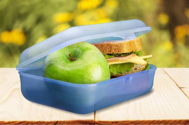 Bir elma ile beslenme çantası 