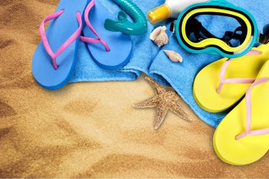 Sahilde parmak arası terlikler