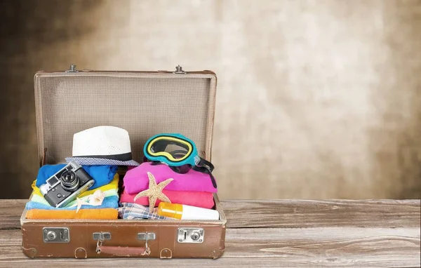 Retro táska utazási objektumokkal — Stock Fotó
