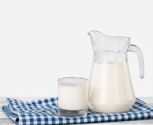 Bicchiere Latte Brocca Sul Tavolo — Foto Stock