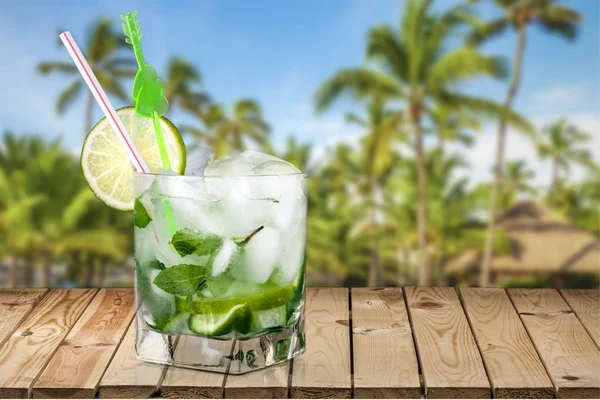 Čerstvý mojito koktejl — Stock fotografie