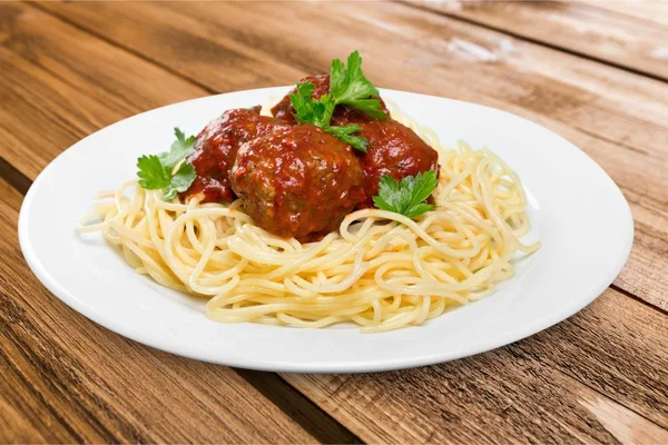 Massa de espaguete com tomates — Fotografia de Stock