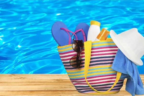 Strandtas op pool — Stockfoto