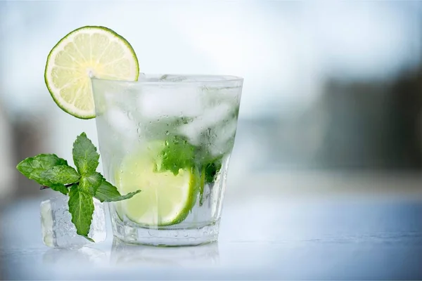 Frischer Mojito-Cocktail — Stockfoto