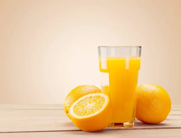 Copo Suco Laranja Delicioso Mesa Madeira — Fotografia de Stock