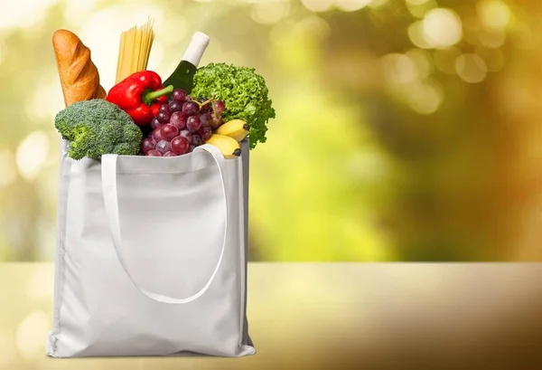 Einkaufstasche mit Lebensmitteln — Stockfoto
