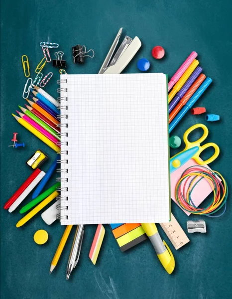 Przybory szkolne kolorowy — Zdjęcie stockowe